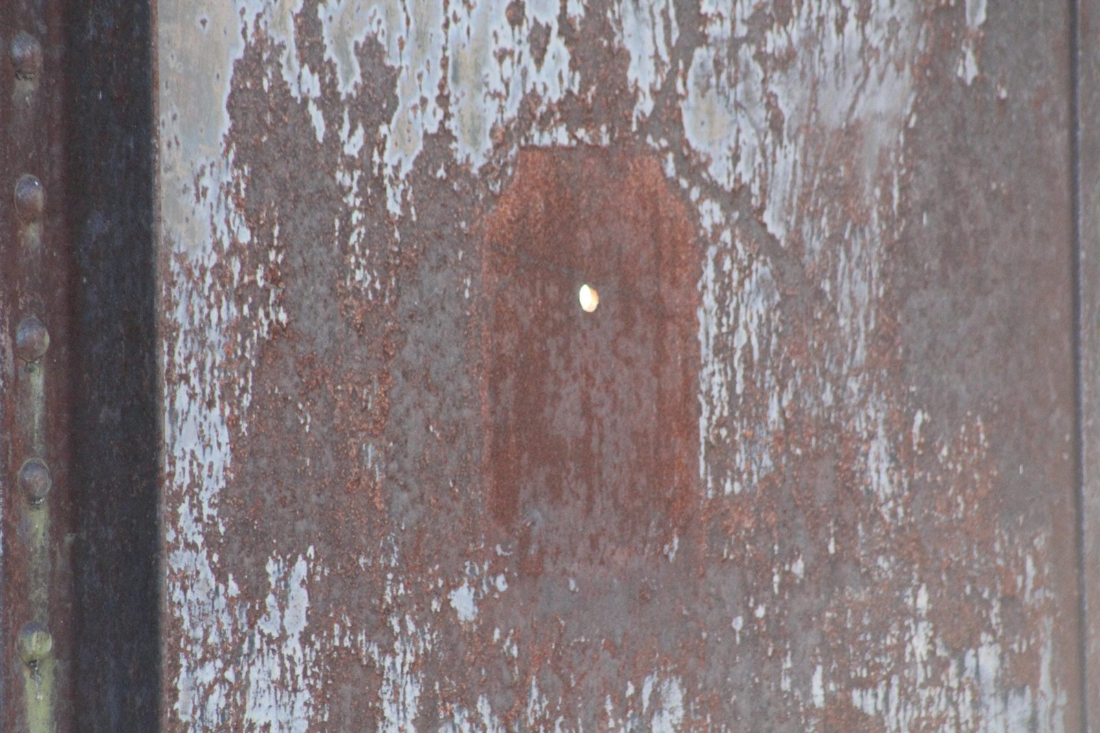 Missing plaque, main span